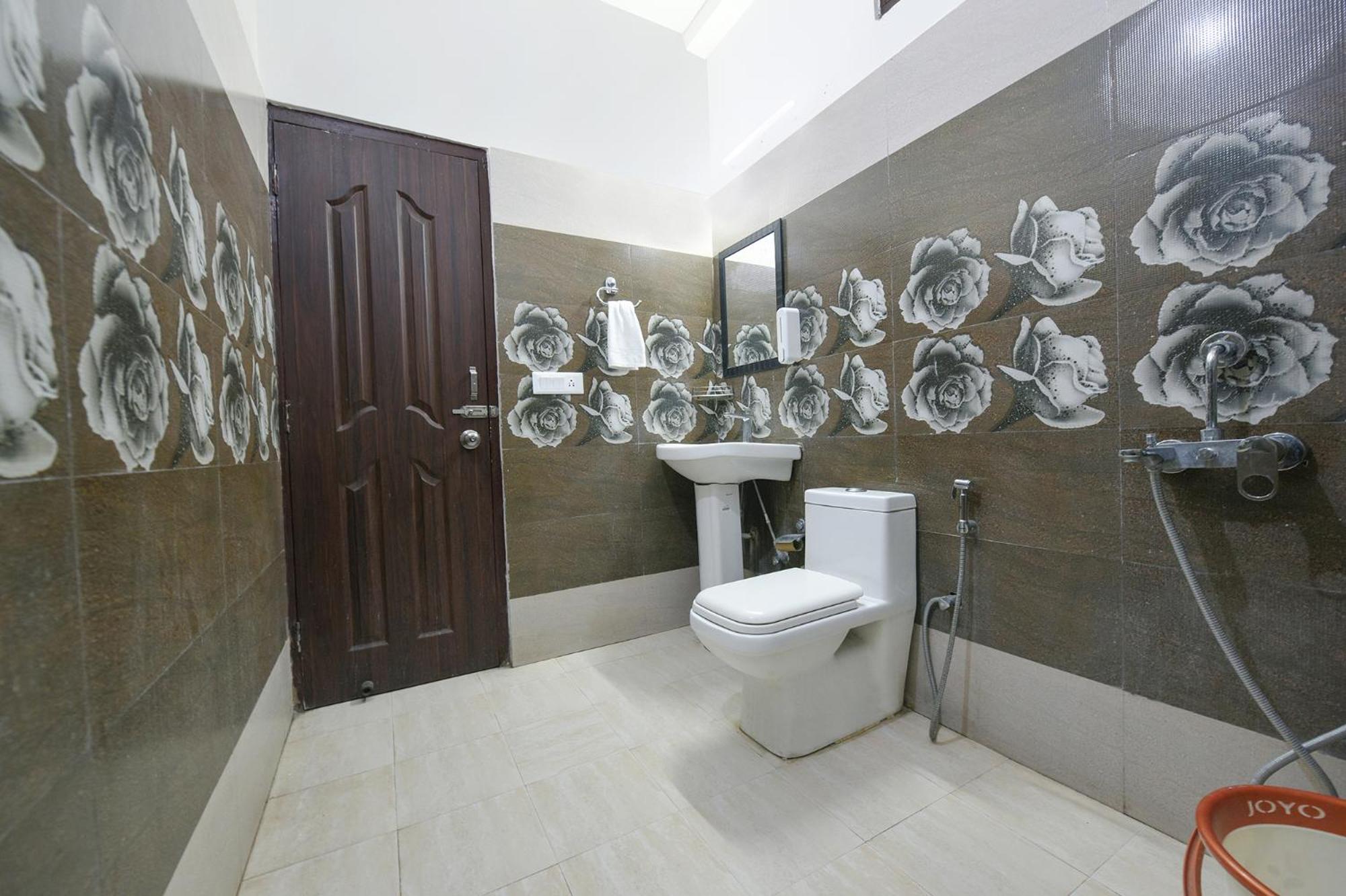 מוסורי Fabhotel Kempty Lake Resort מראה חיצוני תמונה