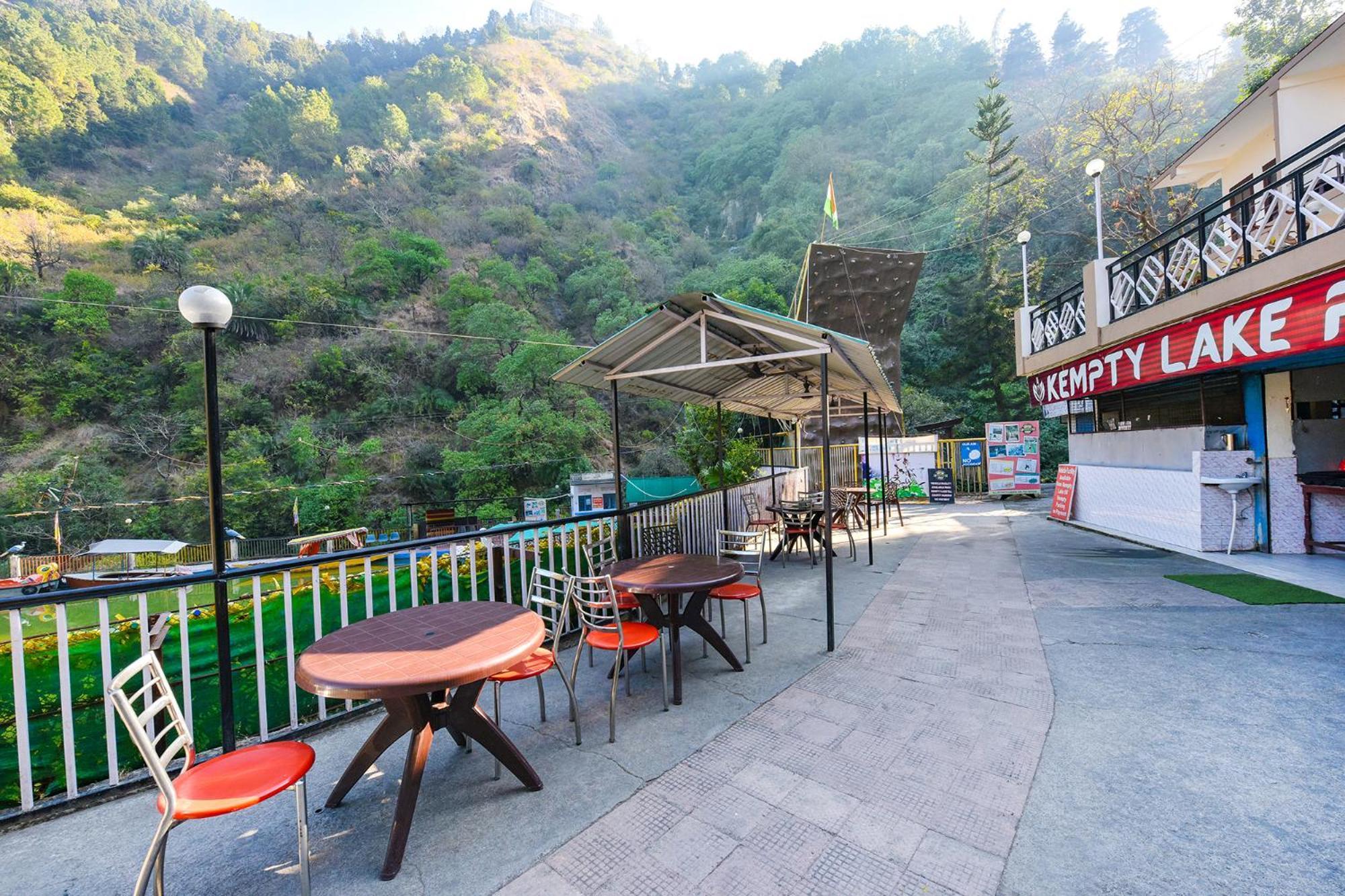 מוסורי Fabhotel Kempty Lake Resort מראה חיצוני תמונה