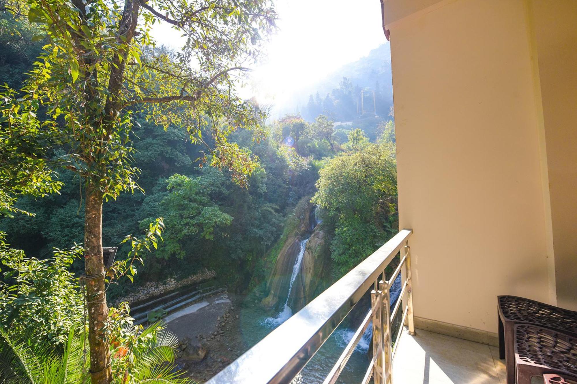 מוסורי Fabhotel Kempty Lake Resort מראה חיצוני תמונה