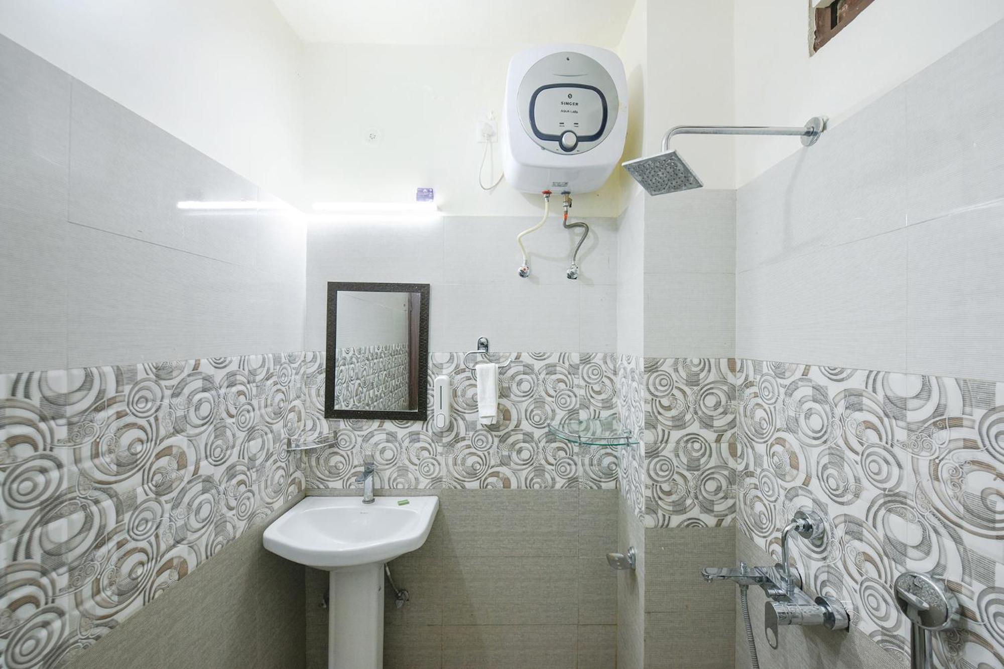 מוסורי Fabhotel Kempty Lake Resort מראה חיצוני תמונה
